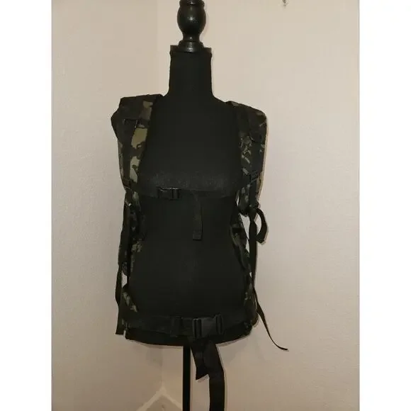 New! 70L Camouflage Hiking Backpack - Picture 3 of 8